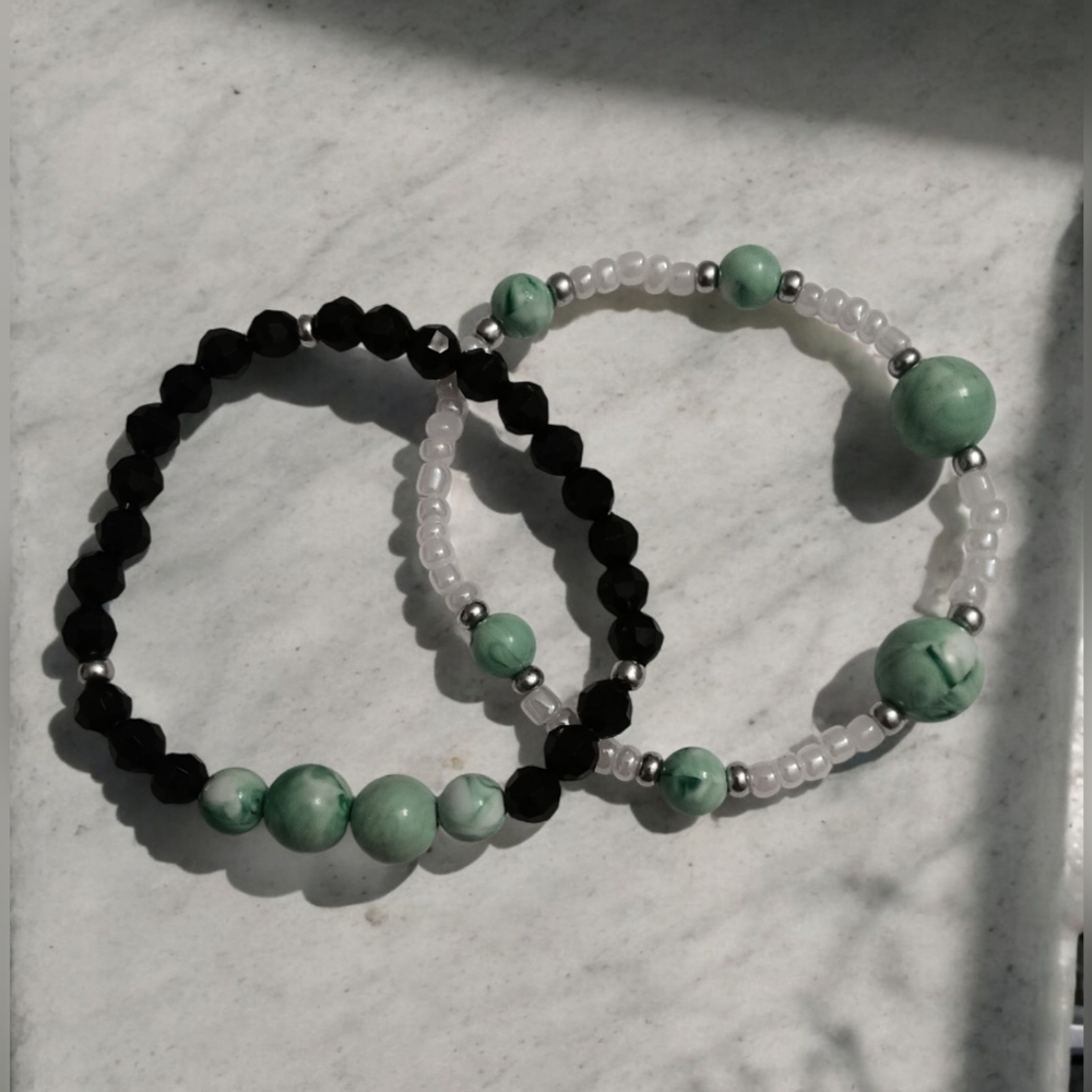 💥3/$12 Handmade Green Swirl Bracelet Set